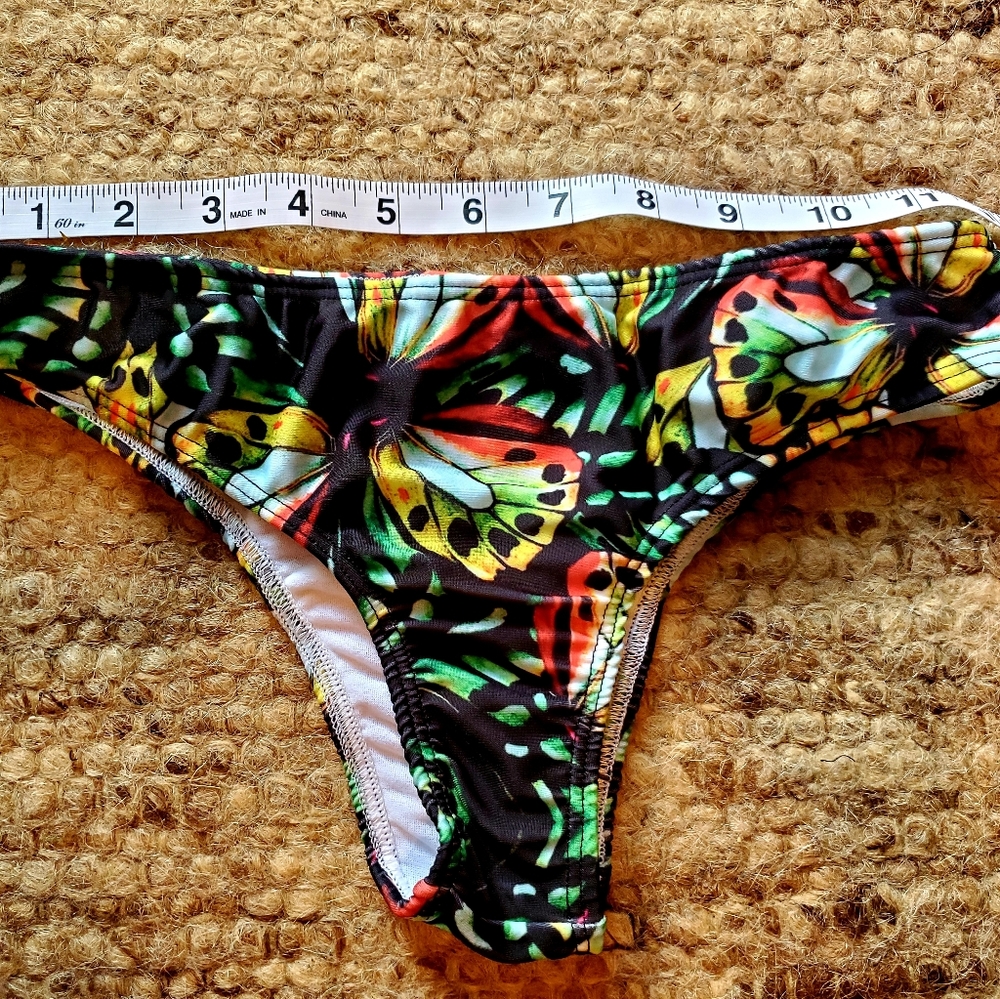 Bikinis - Picture 13 of 16